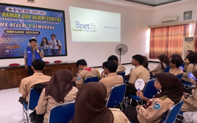 Dari Grogi Jadi Percaya Diri: Serunya Siswa SMK Negeri 2 Semarang Belajar Public Speaking Langsung dari Ahlinya